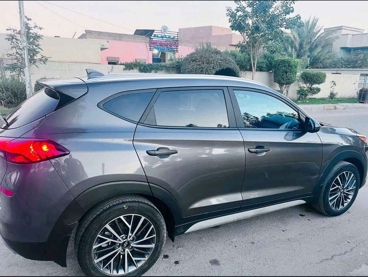 السلام عليكم
توسان 2020 أمريكي 
مبدل جاملغ امامي بلاد و بنيد
بصمه
بصمه ابواب
جلد
2 قطعه تبريد
رادار جانبي
تحكم ستيرن
شاشه أندرويد 
كامره خلفيه
حساسات امامي خلفي
كشنات تدفئه 
محرك 2400 Gdi
رقم بغداد 
كير ومحرك وصدر وتايرات وتبريد جاهزه
ماشيه 95 الف ميل 
السعر 168 وبيه مجال 
العنوان بغداد بسماية
صور الحادث مع المنشور
رقم صاحب السيارة ***********
