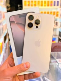 ايفون 16 pro max ذاكره ٢٥٦ بطاريه كدامكم بعده بالضمان نضافه100% سعره ١...