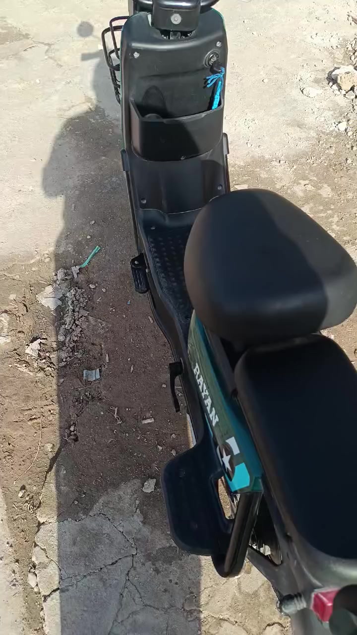 السلام عليكم دراجه شحن نضيفه. السعر 350 مكاني حي. الاعلام. رقم ***********
