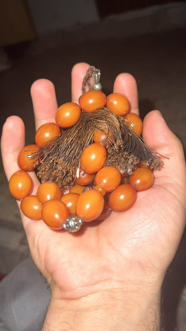 بكلايت الماني قديم الون عسلي عنبري غامق الشاهد فضه قديم  للبيع المكان بغداد ***********
