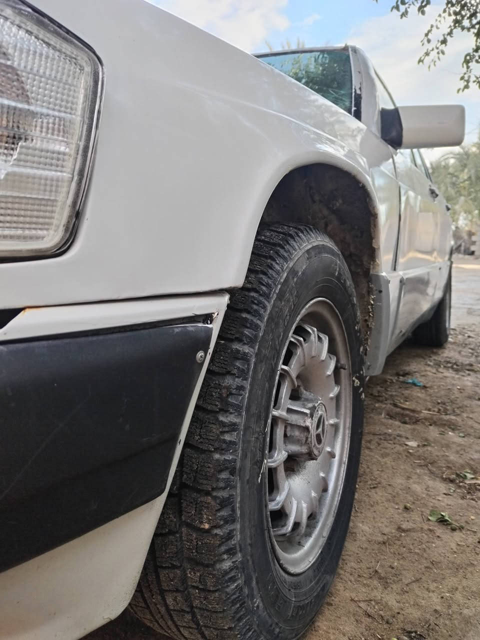 مارسيدس 190طيارين موديل 89 سيارة جاهزه مكينه وكير ونجي كهربائيات كامله غرفه جديده تايرات جدد باتري جديد حداديه جديده مصبوغه عام بسمي أرقام دولي
السعر 38 وبيها مجال بسيط
***********
