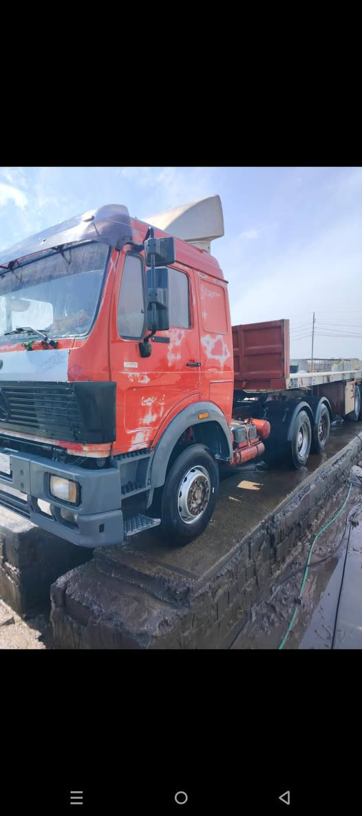 سلام عليكم سيارة لبي لبيع بس لرأس مكينة ٣٥ جديدة كير ١٦٠ برميل جديد تخم تاير سيارة حلوة رقم لهاتف *********** السعر 210وبيهة مجال لشراي
