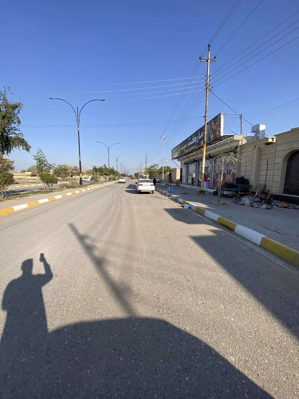 للبيع دار طابو صرف مساحة 512 متر  قيد الانشاء الواجهة حلان الدار ركن مباشر على شارع الحياه شارع 30 الدار 5 غرف نوم استقبال صالة داخلية مطبخ حار بارد صحيات الطابق الارضي والطابق الثاني الدار شغل فول نظام كامرات الدار مسس كهرباء وماء ومجاري للاستفسار مراسلة الصفحة او الاتصال على الارقام التالية 
***********
***********
