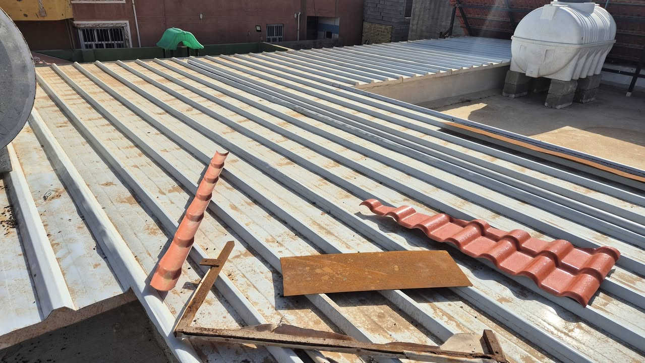 سندويج مستعمل جانبي وسقفي للبيع شلع تقريبا ٢٠٠ متر قياسيات مشكل يبدأ من مترين ونص.
المكان/الرمادي
***********
