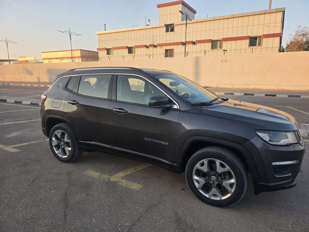 سلام عليكم جيب كومبارس مديل 19 للبيع اومراوس حادث جاملغ وبنيد السعر122 وييه مجال ر ***********
