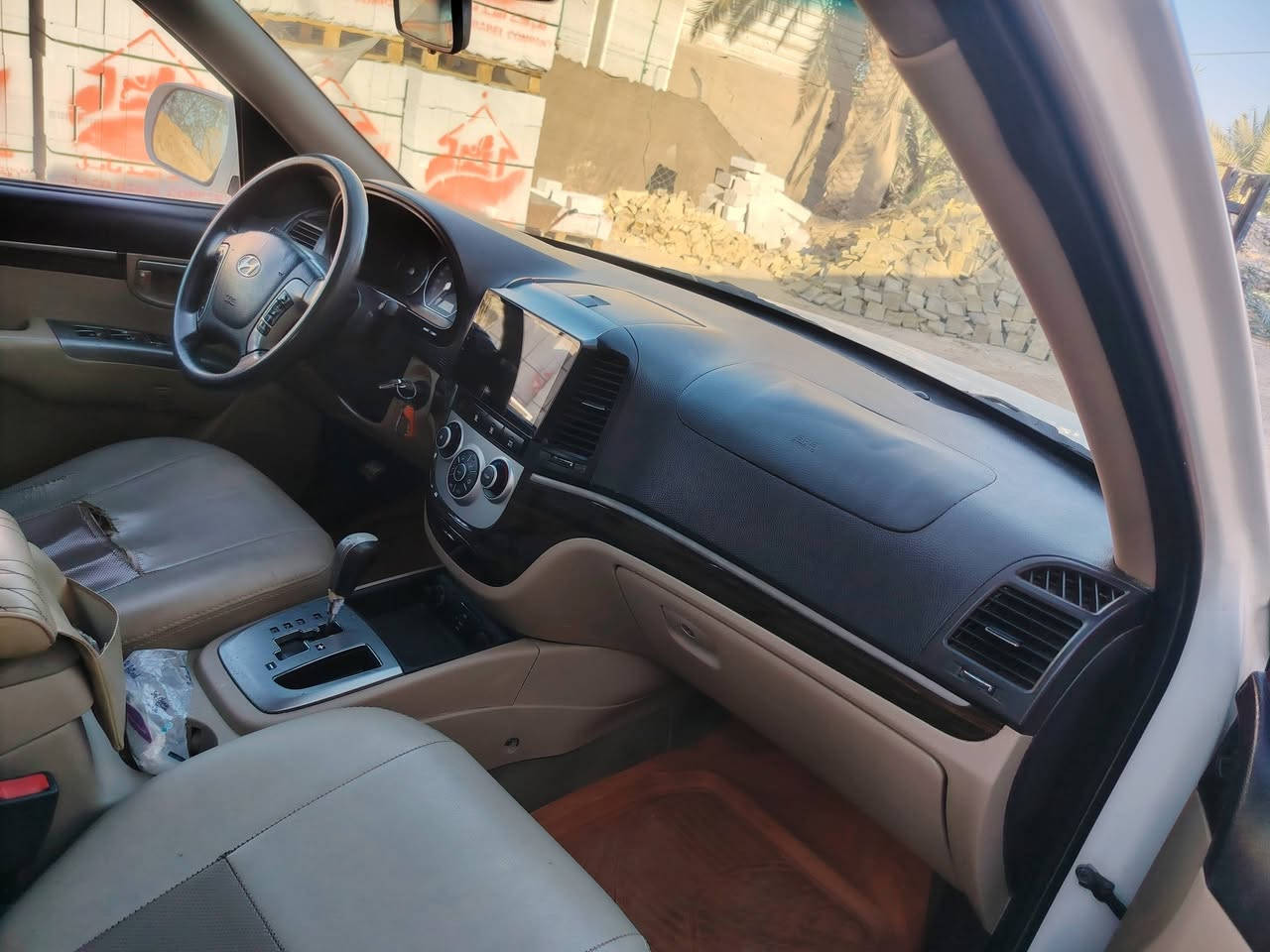 سنتافي موديل ٢٠١٢ سياره جاهزة من كلشي خليجي محرك ٦ سلندر ٧ راكب سنويه جديده بسمي مكان الشاميه بيهه رشات صبغ قليله بدون حادث ومعجون بدون داخل ولاتكم وبيهه فخذه أماميه مبدله مكان الشاميه سعر 120 مجال قليل ***********
