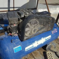 السلآم عليكم كمبريسر هواء ٣٠٠لتر  ضاغطه ايطالية استخدام شهر فقط البطل ...