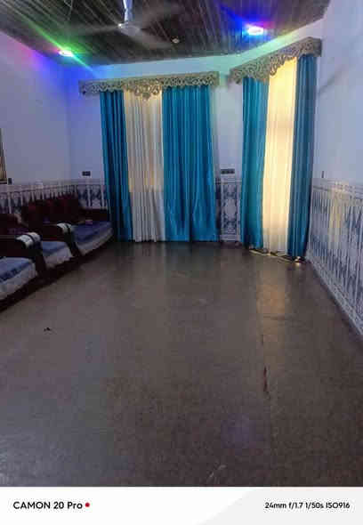 السلام عليكم بيت للبيع المساحه 200متر العنوان شارع 80 مقابل مدينه العاب ارض بابل يتكون من غرفتين وهول واستقبال وصحيات داخليه وخارجيه  يرهم عن طريق المبادره هم السعر 75وبي مجال للاستفسار ***********
