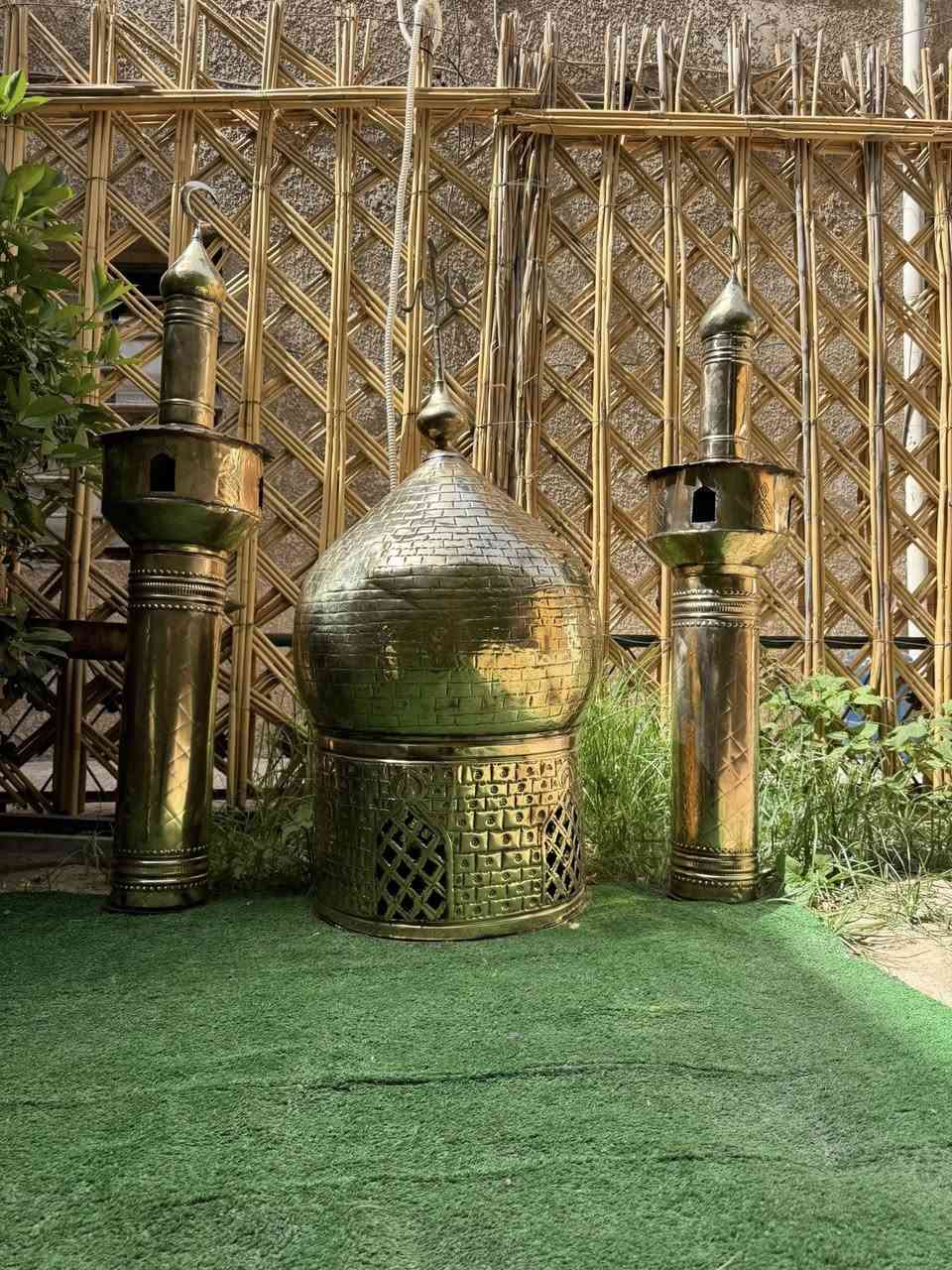 قببب كبيره ومناير نحاس شغل قديم ***********
