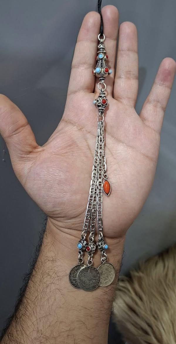 يا الله..  🤲🌹
كركوشه فضه حلبيه عمل ممتاز جدا  ...💎
وزن الكركوشه 27  غرام… ⏱️✨
  
ملاحظه 💢 ابيع الكركوشه قطعه مو على الغرام

الشراي فقط يتواصل خاص ... 
ما راوس بيع فقط احبتي الغالين ...

 تواصل واتساب او على رقم ***********..
يوجد توصيل كافه محافظات العراق. 🚛...
