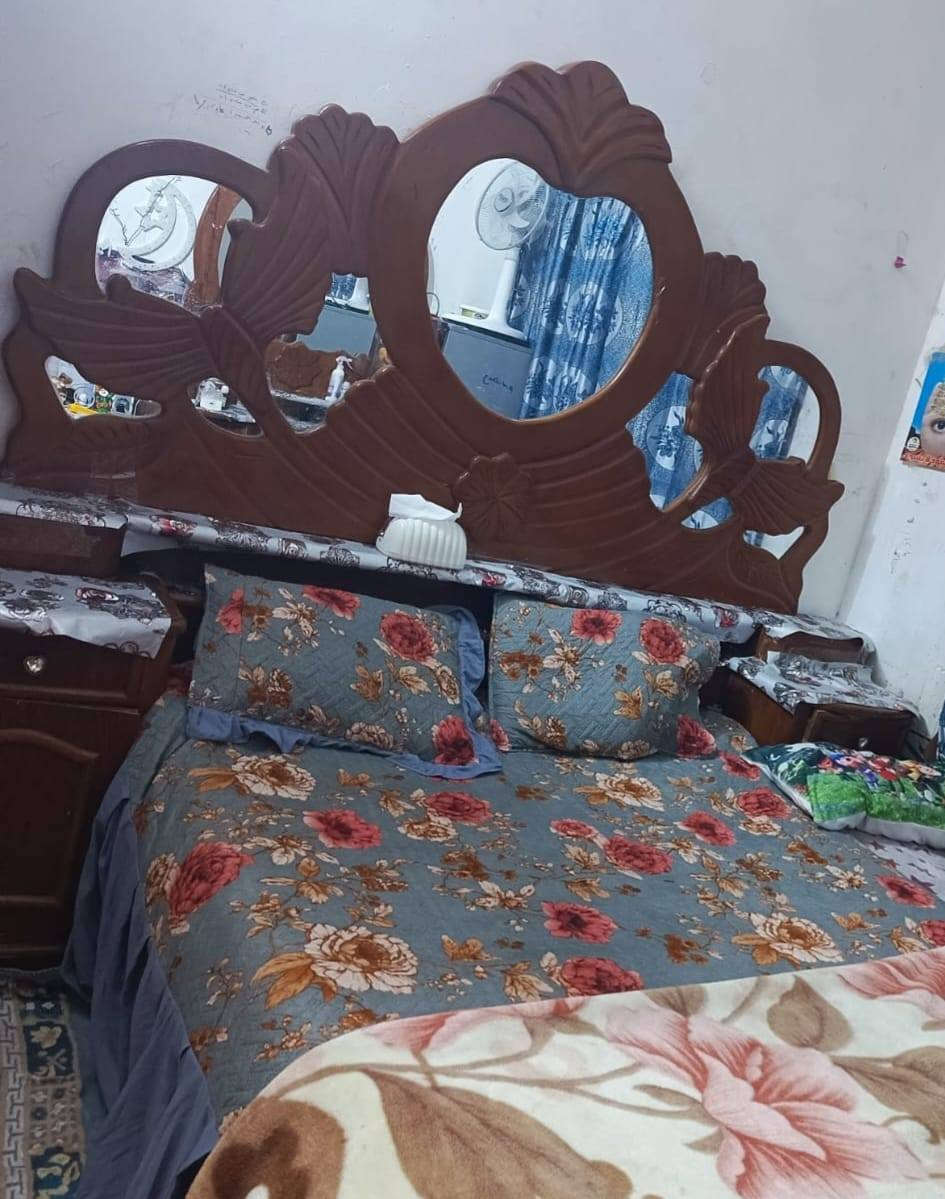 غرفة خشب تزگام للبيع النظافة مثل الصور السعر 300 وبيها مجال للاستفسار ع الخاص او رقم الواتساب*********** الرميثه
