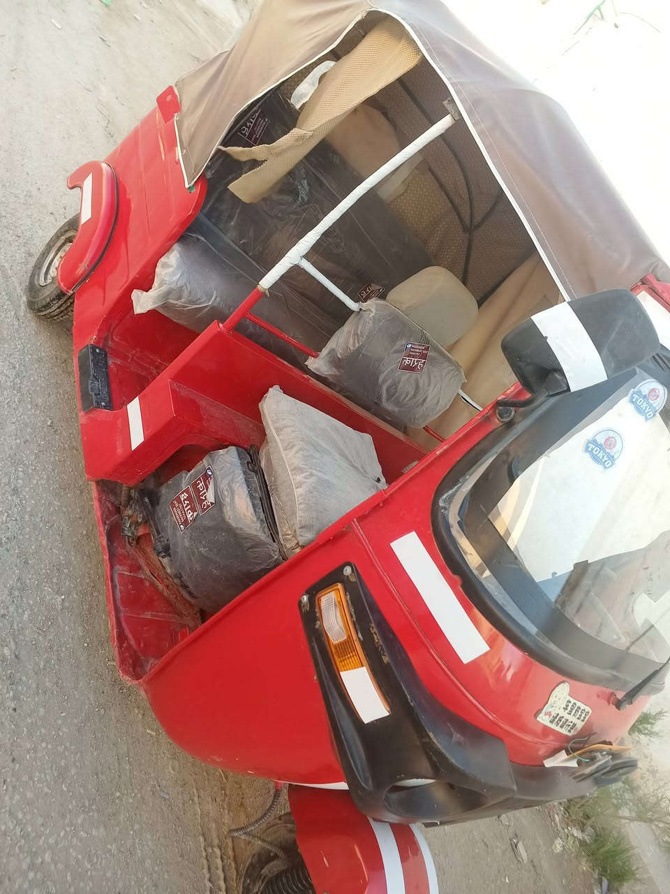 تكتك للبيع موديل ١٨ محرك ٢٠ مكفول كبل للشارع اوراق أصولي مليونين و٩٠٠ وبيها مجال بيع متوازي 
***********
