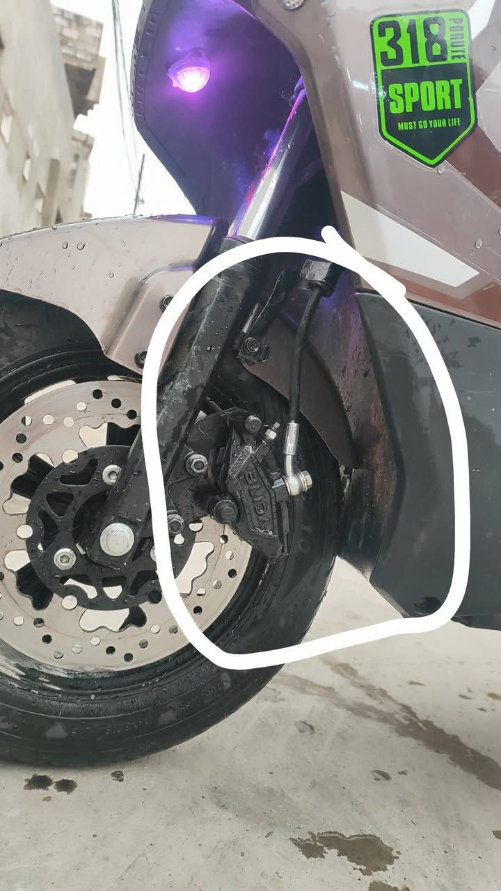 ماطور شحن 318
مستخدم 4شهر
دبل سويج،بصمات ثنين 
لايت زينون عالي ناصي +نشرات تخبل 
سرعه 90 حقيقي 70
شحنه وحده تمشيك 60 كيلو
بطاريات دبل  
ملف ٢٠٠٠
مانع انزلاق 
مواصفاته معروفه 
سعر 500وبي مجال للشراي  
بي بس ماشه مطعوجه تتعدل بل دواسه ب15الف 
*********** بيع مستعجل لن محتاج
