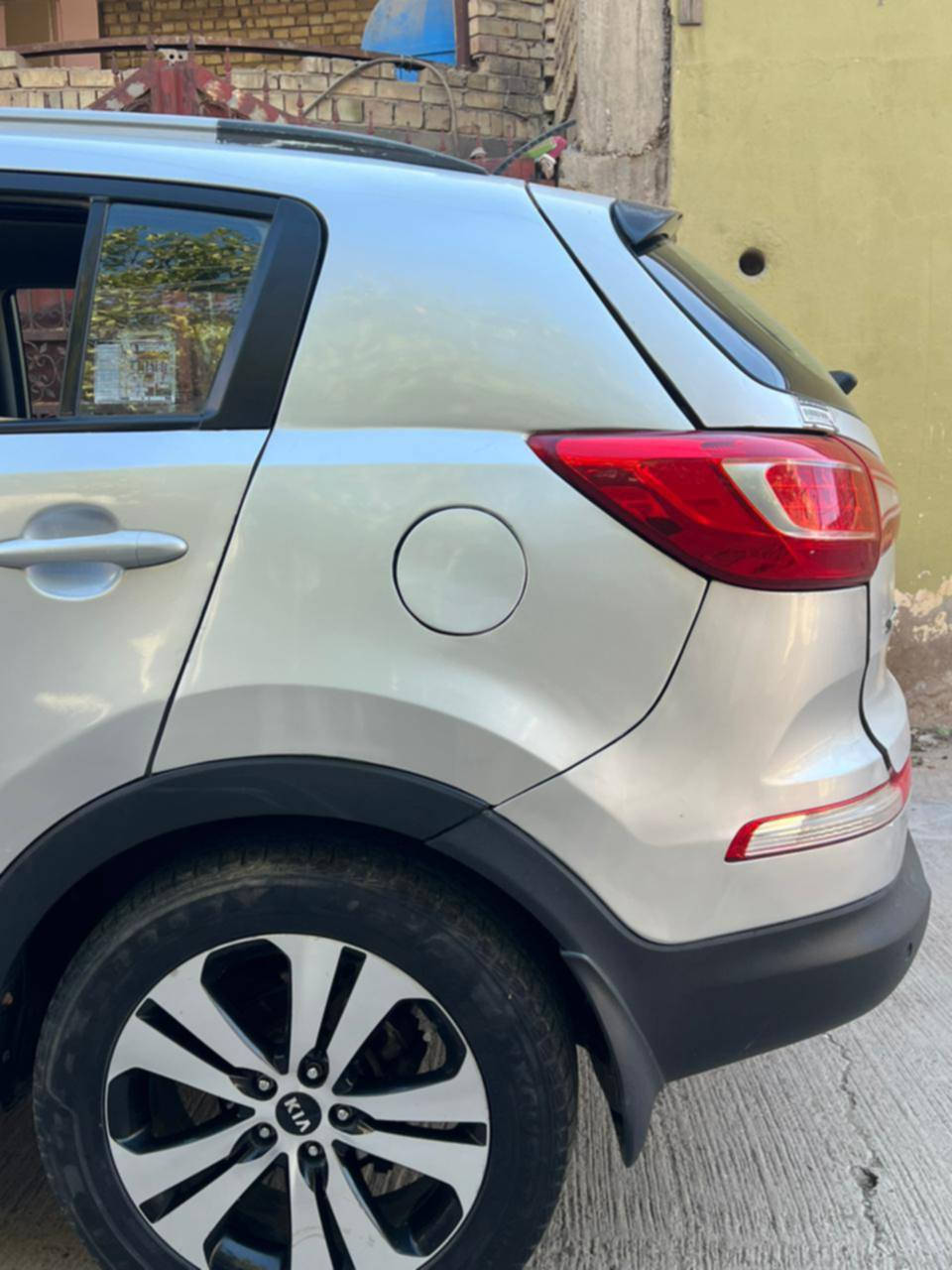 السلام عليك كيا سبورتج2011
سياره خليجي مكينه2000 دوش 
سياره رقم سليمانية سنويه لل٢٩
 بيه قطعتين صبغ بدون ضربة
صدر امامي خلفي تخم تاير  السعر(126)وبيه مجال 
***********
‎
