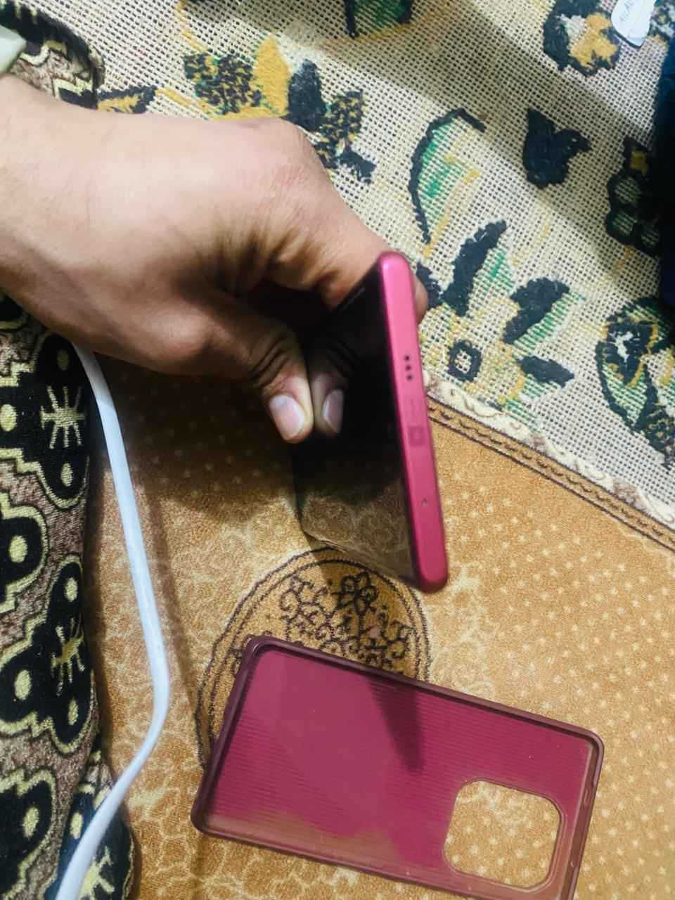 مراوس ب ايفون 13برو ماكس مكسوره شاشه او مفتوح
*********** Singapore
