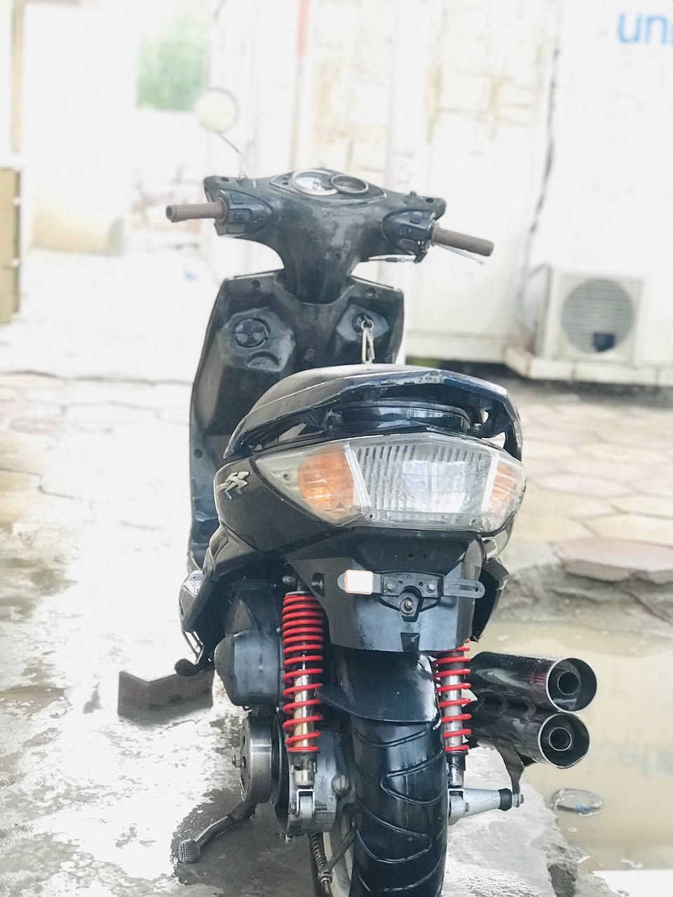 سلام عليكم سكنس فحل للبيع دراجه اي نقص مابيها كلشي شغال نكره سلف مكينه مكفوله مندخان كامله شراي 
***********
