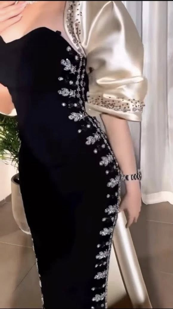 مرحبا بنات عندي هذا الفستان اخذته من بيج بل انستا كلش حلو بالبس ومخصر ع الجسم  ملبوس فقط ٤ساعات وبعده جديد  ولتلبيسه مالته بي والفراشه تجي طويله تصميم البدله يعني اطول من الفستان  كلوش  قياس ٤٠/٤٢ يلبس من وزن ٦٠ الى ٦٩ 

اشتريته ب ١٥٠ ورايدته ب١٠٠ مع توصيل
الي حابه تشتري تراسلني خاص مكاني الأنبار


**إذا كنت صاحب هذا الإعلان وتريد حذفه لأي سبب، رجاءا أرسل رسالة إلى الدعم الفني**