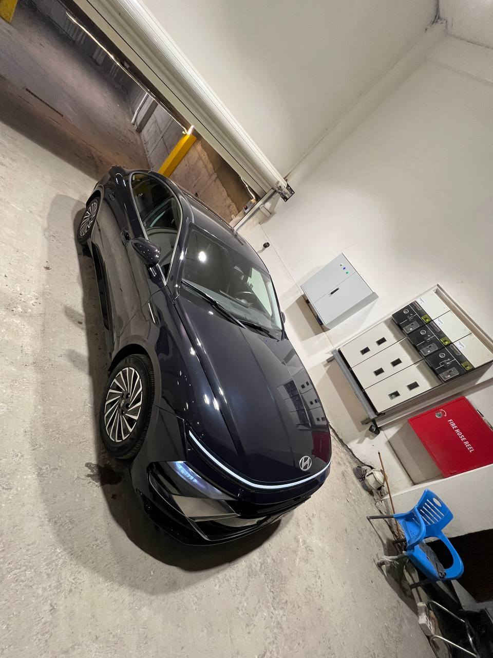 Sonata hybrid 2025
السلام عليكم 
سوناتا هايبرد ٢٠٢٥ 
مواصفات Sel
مكينة ٢٠٠٠ دوش
ماشية ٣٥ الف ميل 
صبغ قطعتين جاملغ و بنيد 
السيارة مرقمة بغداد و جاهزة 
المكان بغداد / حي الجامعة
للاستفسار 
***********
