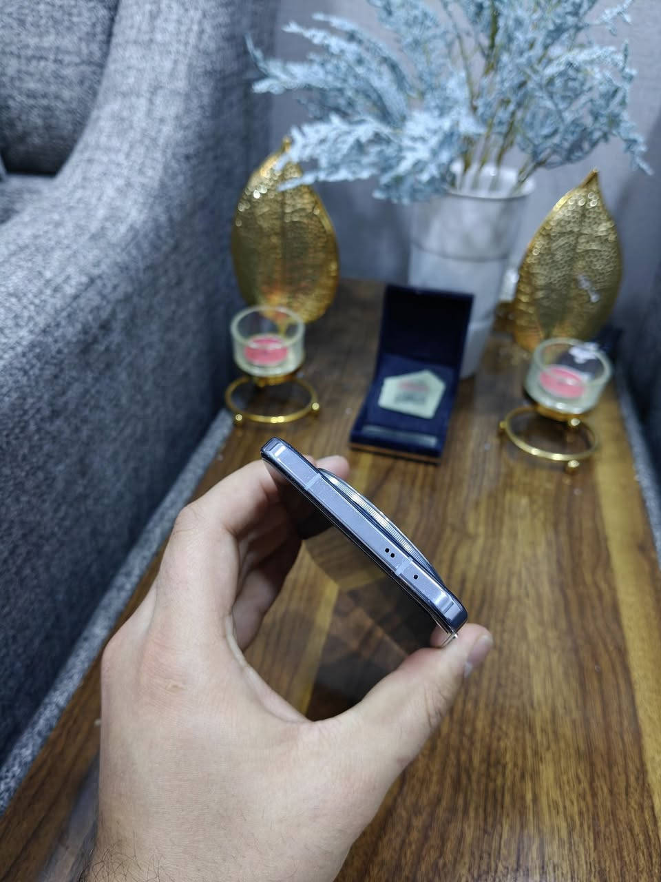 سلام عليكم
للبيع فيفو X200
اللون المميز 
الشاشة:6.67  - 120 هرتز - AMOLED

الذاكرة:512/12

الكاميرا من زايس 50 + 50 + 50 

المعالج:Mediatek Dimensity 9400 

البطارية 5800 سيلكون كاربون  - 90 واط
بطارية 99% 
نظافة 100% 
بدون ملحقات 
السعر 625 وبي مجال 
مكاني نجف توصيل متوفر
***********
