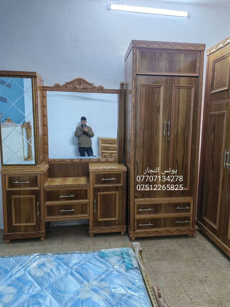 #قسط_غرفتك_براحتك
✔️ ويانا مدة التقسيط سنة و نص بدون مقدمة على منصة اقساطي
✔️ لحاملي ماستر كارد الرافدين من الموظفين و المنتسبين و المتقاعدين
✔️ يوجد فصال حسب الطلب
✔️ يمكنكم استبدال غرفكم القديمة بغرفة جديدة وتقسيط الفرق
✔️ غرف نوم باحدث الموديلات من خشب الصاج
📌العنوان : الموصل / الجانب الأيمن / الصناعة القديمة / اليابسات 
📱كورك :*********** (يوجد واتساب)
📱 اسياسيل  ***********(يوجد واتساب)
