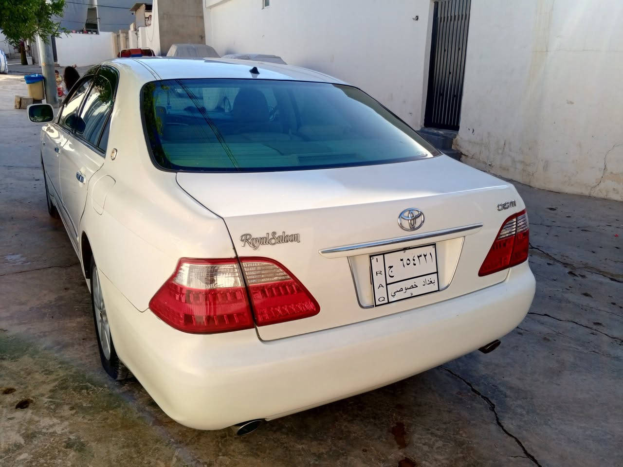 بەناوی خوای گەورە شاهینە 2006 ڕۆیاڵ ساڵۆن ،بەصمە ڕەساسی ، بەصمە حورکراو هەر 4 جامەکانی بەبەصمە بەرز و نزم ئەکات ،6 بەصمەیە،ئاڵتونی بازاڕ گێڕ گەورەی مەکینە بچوکی بێ دوکەڵ، ناو زەردی دوو دوگمە ،تەبریدی؟بەستراوە وەکو بەفر وایە بێ چرکەیە ،چرکەی تیابوو 100 دۆلار ببڕە ،دوو پارچە ئەوروپا بۆیاخی هەیە ،کۆدی بۆ کراوە بێ کێشەیە ، بەشەرتی 100 فیتەر ، کەڤەر گۆڕاو و شانصی کۆسەرە و قرچ و دەعمی نیە،سەقفی بۆیاخ نیە،  هەمووی بەشەرتی 100 فیتەر و 100 سۆنەر ،128 هەزار km حەقیقی  ڕۆشتووە ،سارد و چاڵ و قوپاوی ،لێدراوی نیە پێش و دوای کەپسە ،مەکینەی نوزەی شەریکەی یەت ،abs و شاشە و کامێرا و بلوتوز و داری بەردی بەشەرت ،جامی پێش و دوای هەڵگیراوە ،مەسروفی زۆر، زۆری کراوە ،سەیارەکە جاهزە ،هی مەعرەز نیە هی ماڵانە ،یەک دەستە ،چوار تایەو ویلی لۆک لۆکی لەژێرە ،نرخی 48 گەڵا و مەعامەلە لەکەلارم *********** قیست و قەرز و گۆڕینەوەمان نیە لەگەڵ ڕێزمدا
