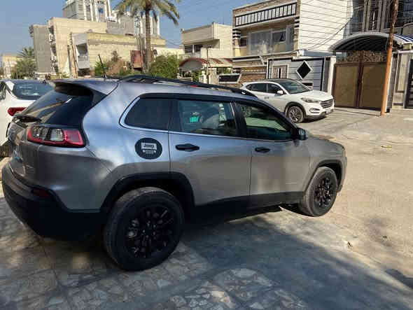 السلام عليكم 
جيب بزون موديل 2019 
محرك 4 سلندر 2400 
 مواصفات لاتتيود بلس 
فور ويل 
بصمة وتشغيل عن بعد 
هاند بريك بصمة 
مقاعد جلد 
شاشة وسط 
كرسي كهرباء 
تحكم ستيرن جهتين 
كروس سرعة 
وتحكم صوت واندرويد وكار بلي 
لايت زينون مع ليد نهاري 
السيارة عليها ادامة كاملة ومتعوب عليها سيارة مابيها اي نقص صدر امامي جديد تخم تاير جديد باتري جديد نوزلات وكالة جدد دسكات جديدة .
السيارة ماشي 80 الف ميل  
رقم اربيل باسمي  
حادثها صفحة الراكب جاملغ وبابين وبدون ايرباك السيارة بدون اي ايرباك كلها سليمة حادث سطحي وصور الحادث موجودة ..بجم كبس بلادي 
السعر 152 ورقة وبي مجال  
موجودة في بغداد
هاتف : ***********
