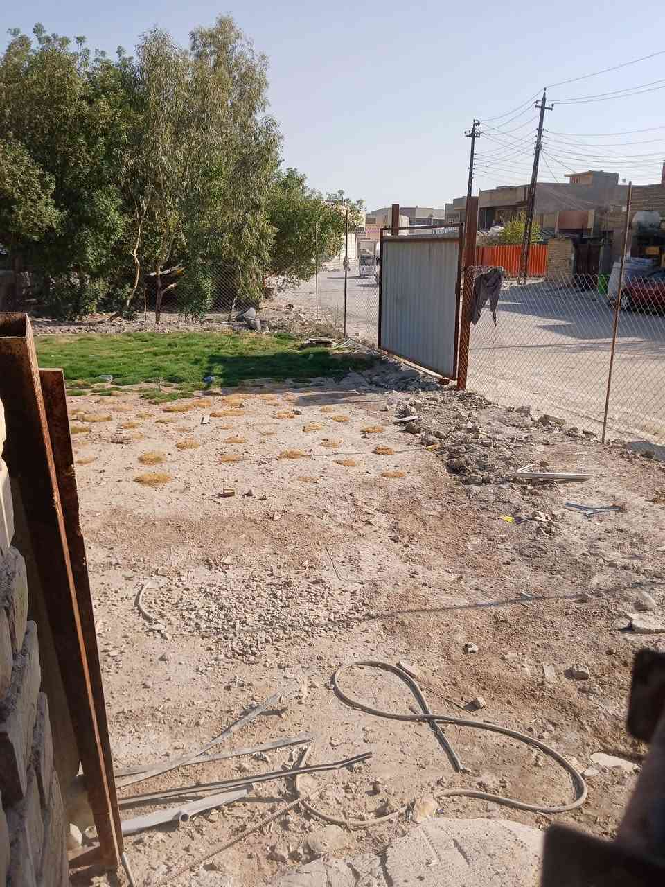 دار للبيع مصفر مع تشجير موقع تجاري مميز ملحق رئاسة العبيدي
كراج مع حمام خارجي 
إستقبال 
مطبخ 
صالة مع غرفة 
حمام
منور
بيتونة مع السطح
تشجير ١٨٠ متر 
المساحة الكلية ٢٨٠ متر
***********
