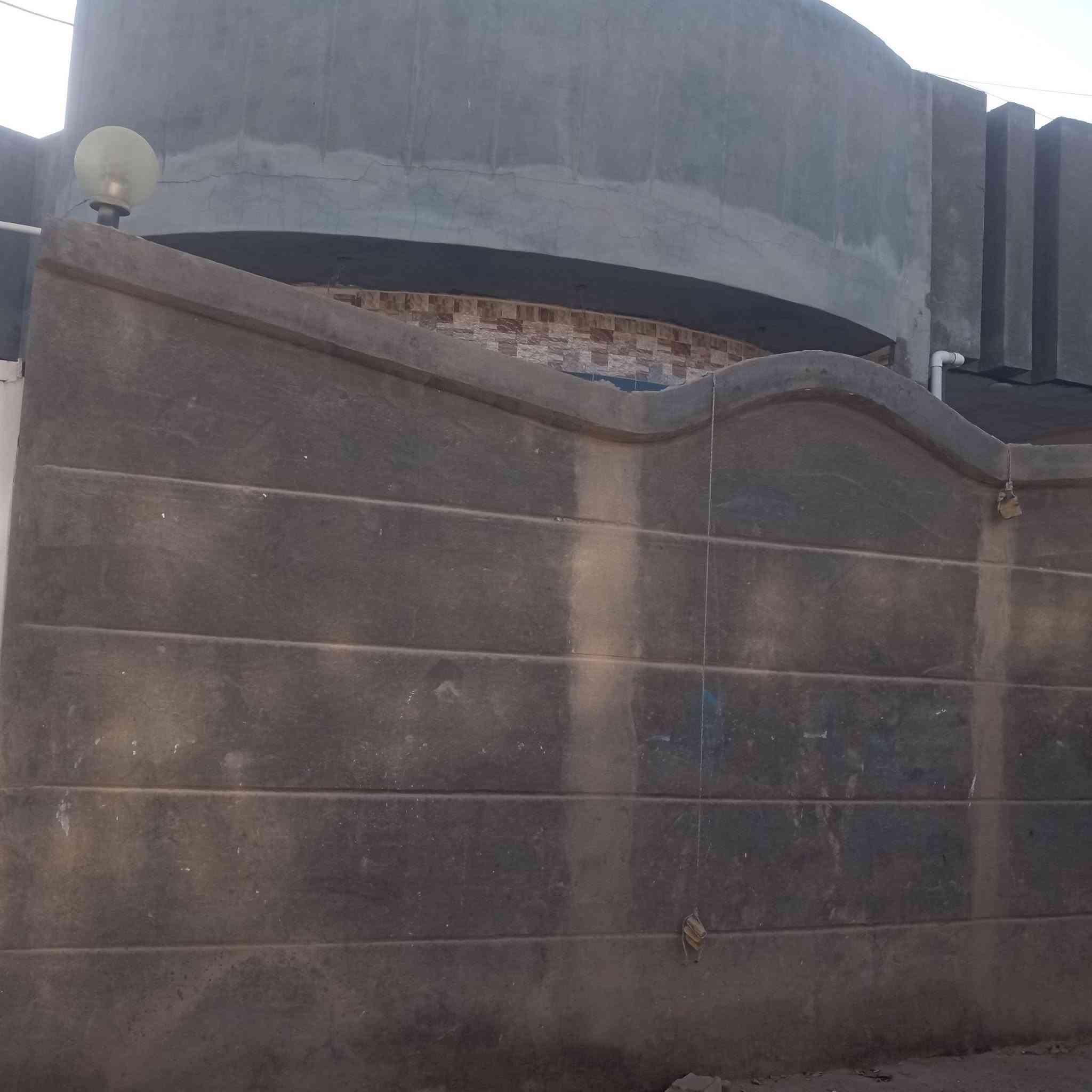 بيت للبيع بالقاسم المساحه 240 متر زراعي طابوك البناء والسكف صب بناء جديد سراميك شارع الداينية قبل محل سيد فارس بشارع المكتبة الشراي يتصل ‏‪***********
