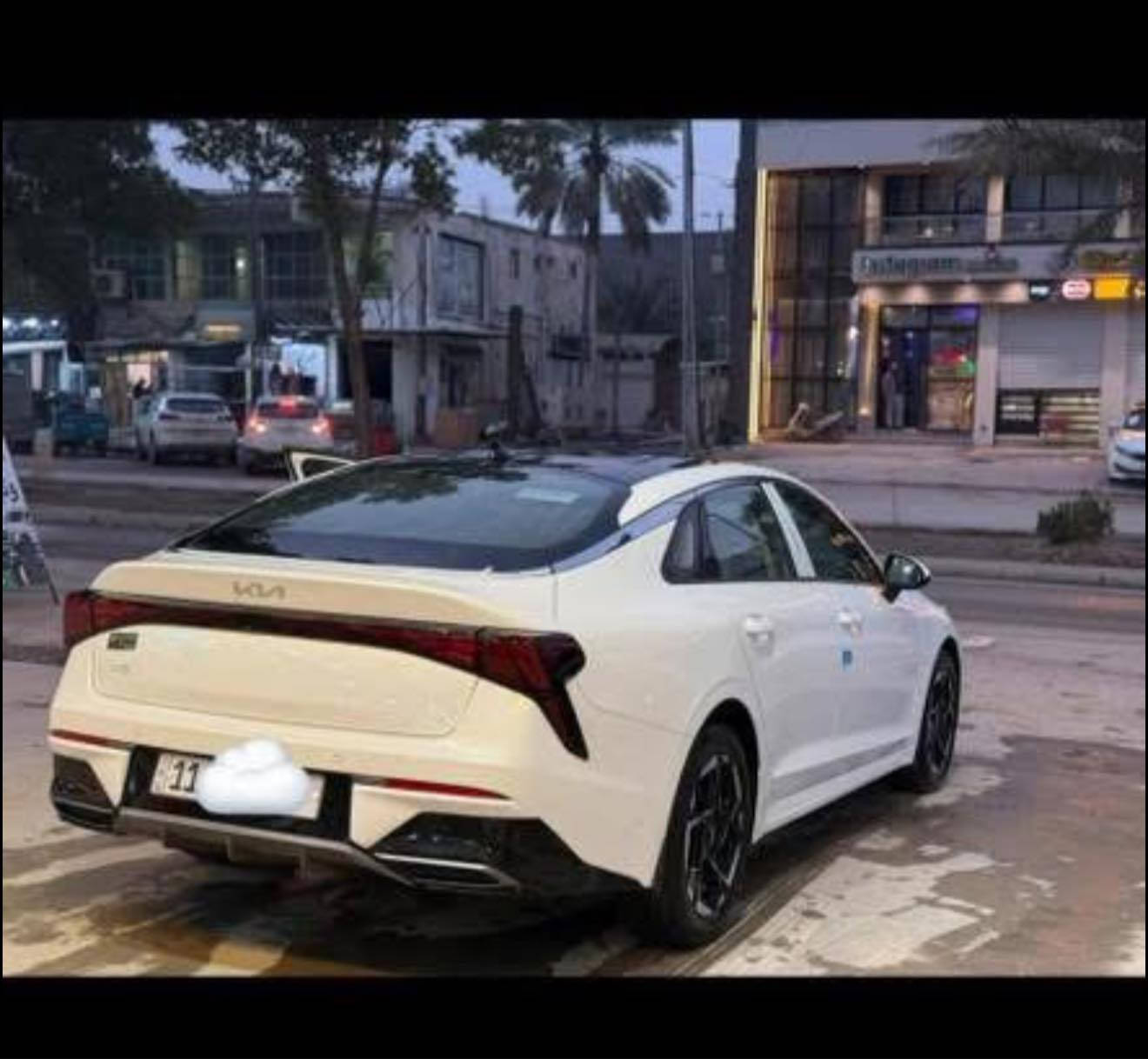 كي فايف 24 خليجي فول رقم بغداد باسمي تحويل السياره بيها بس الباب السايق صبغ اثر دحجه خفيفه والباقي كفاله
ماشيه 43 
السعر 210 وبيها مجال 
مكاني البصره 
***********
