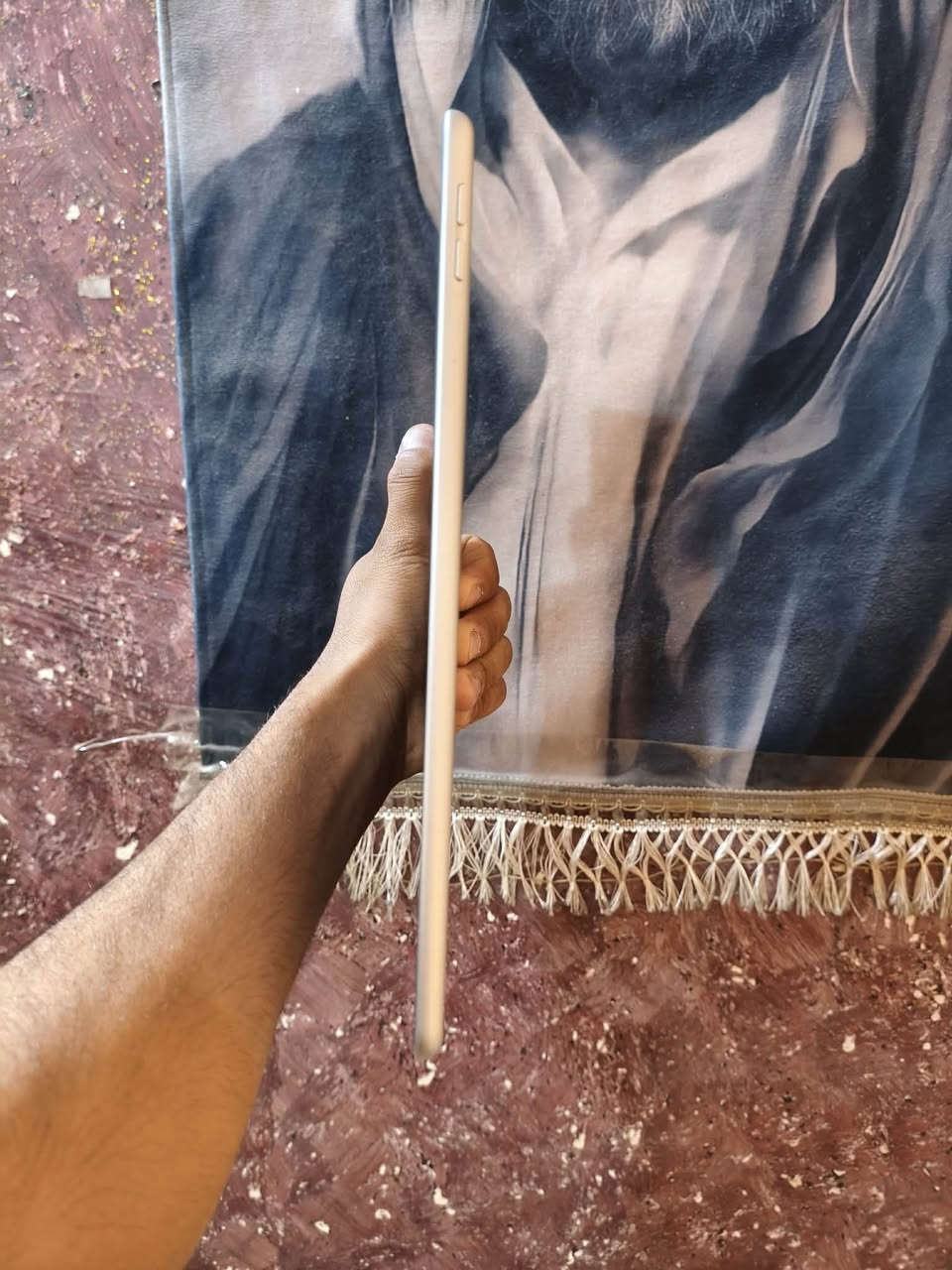 ايباد 9 للبيع ذاكره ٦٤ما مبدل بيه اي قطعه وين ما اتريد افحص كامل ملحقات السعر ٢٧٥ بيه مجال قليل  
***********
