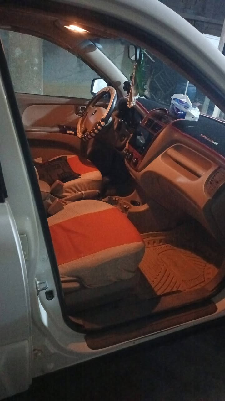 السلام عليكم كيا سبورتج ٢٠٠٩ للبيع السعر ١٢٣ وبيهه مجال الاستفسار اكثر اتصل ودلل مكان سياره ديالى ناحيه كنعان 
*********** 
***********
