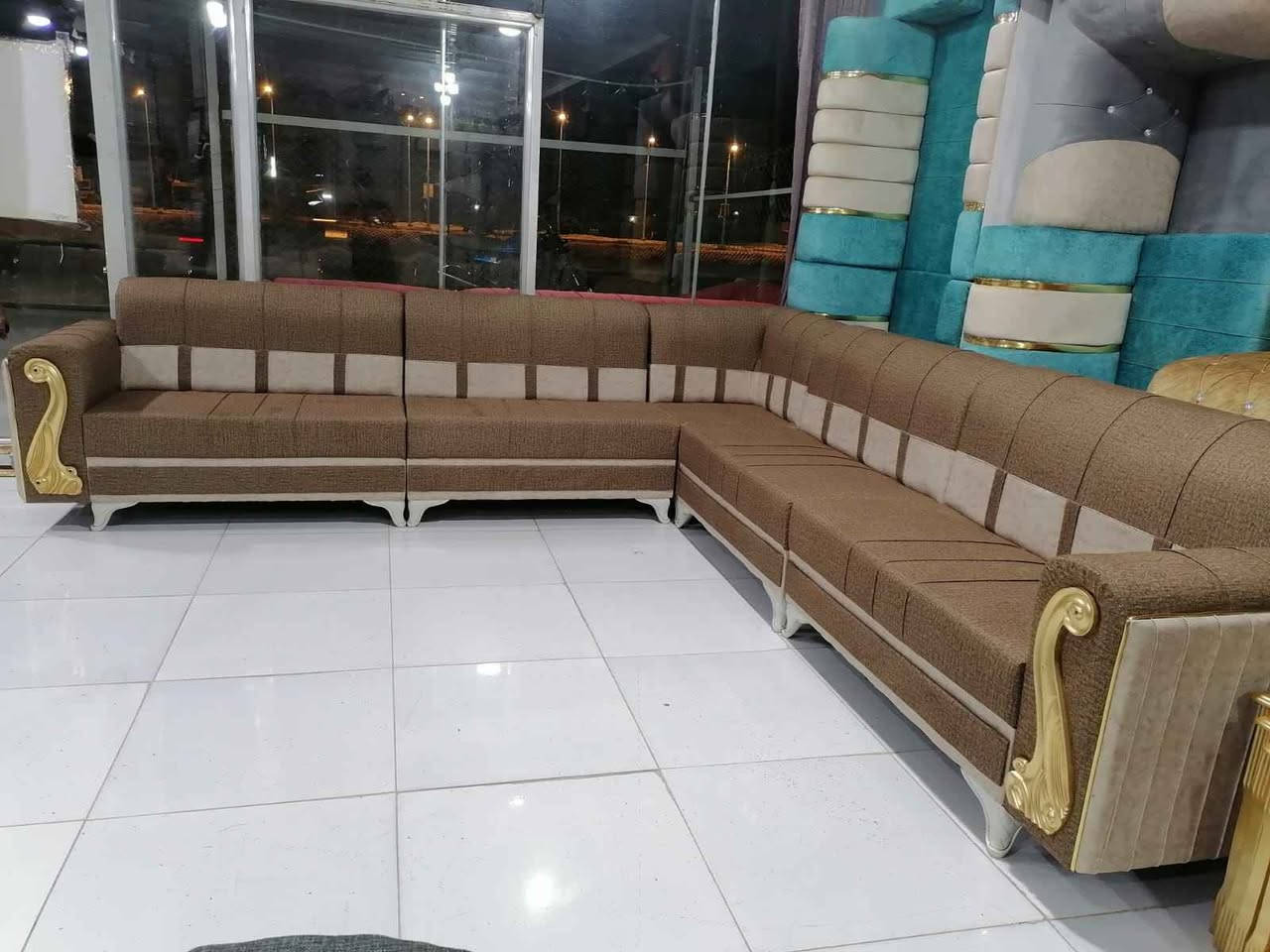 ديوان يشغل مسافة سبع امتار ع شكل حرف L متوفر اكثر من موديل العنوان العزه القديمه قرب التارتان ع الدجيلي للأستفسار  *********** واتساب دهل اوران, واسط
