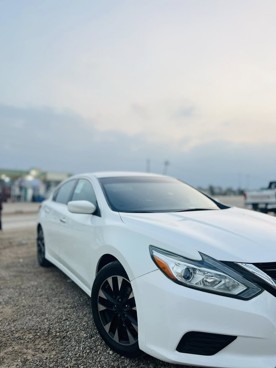 السلام عليكم للبيع نيسان التما 2017 سياره جديده بيهه بس شبر بالبنيد بس أبيع بنيد كامل بدون دواخل ايرباك سليم كير محرك كفاله جدد سياره متعوب عليهه السعر 138  للا ستفسار ***********
