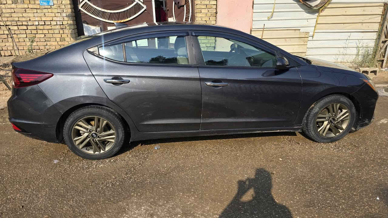 النترا ٢٠٢٠ امريكي ضررها مرفق بالسونار
نص مواصفات 
رادار امامي جانبي خلفي 
مانع اصطدام نقطه عمياء 
تبريد منفصل مناخين 
 شاشه كاميرا تحكم جهتين 
گير محرك تبريد وضع الشركه مملعوب بيهن
ماشيه ١٠٩ mi
بيها منضومه غاز 
السياره بأسم الشركه وكاله او تحويل مضمون 
تخم تاير وصبغ وياله لايت عدسه شادلها اوسرام باتري جديد
اخوان ضررها بس مال امريكا واضح بالسونار 
سعرها ١٣٣ مجال بسيط رقمي *********** مكاني الدوره 
(ممتواجد ع الفيس )
