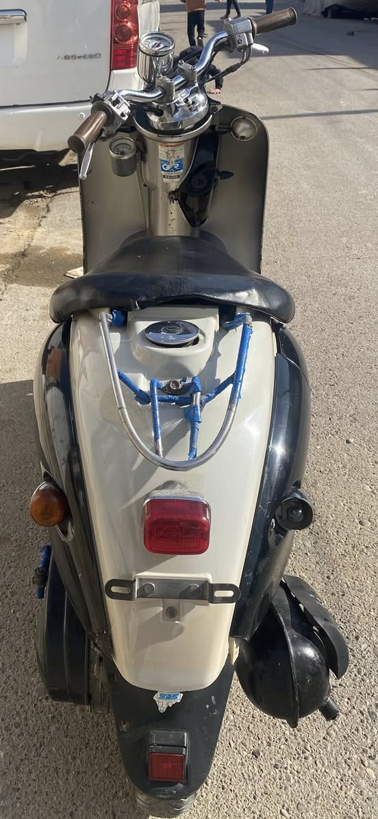 السلام عليكم دراجه عبد الحليم اكلاسك 60 فحل ام القفل للبيع الدراجه نكره سلف وهندر مكينه خير من الله الدراجه مصبوغه فرن حراري فقط الكفرات أربع قطع صبغ ألون الأساسي رصاصي ولون المصبوغ اسود الدراجه اكلجاتة الأمامي ولخلفي جدد ابريكات الأمامي ولخلفي جدد دسكات جدد تخم تايرات جدد باتري جديد كهربائيات كله شغاله فقط الكجات ما يشتغلن . مكاني بغداد الجديدة النعيرية 
السعر 280الف وبيه مجال بسيط


**إذا كنت صاحب هذا الإعلان وتريد حذفه لأي سبب، رجاءا أرسل رسالة إلى الدعم الفني**