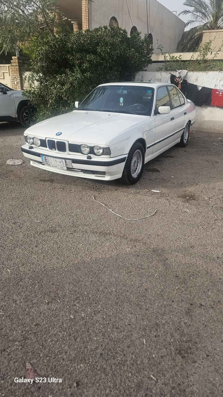 تحياتي للجميع
السلام عليكم 
من رخصة الادمن
BMW للبيع او مراوس خفاش40 & 44
الحجم 535 الموديل 91 باسمي تحويل مباشر
السياره محرك كير خير من الله ايميل تبريد ثلج كشنات كهرباء حماوه ثابته نص السياره جاهزه من كلشي ترايك وين متريد يعجبك صدر تخم تاير  كهربائيات كامله نصبته تخبل اكسل خفيف دواخل خير من الله كشنات كهرباء اسف على الاطاله السياره بغداد *********** اي استفسار متواجد واتس او اتصال
