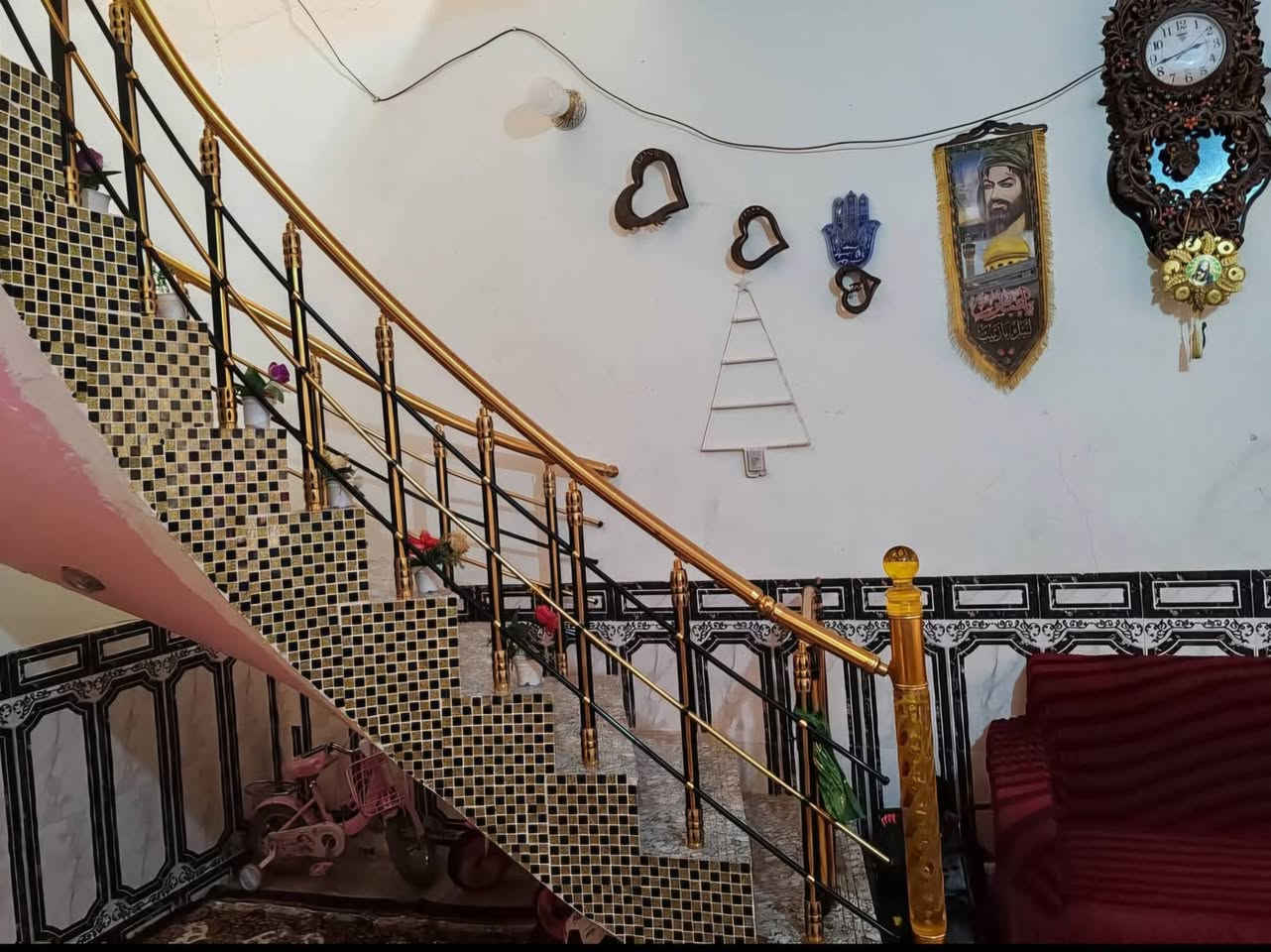 دار للبيع في الجديدة مقابل ( اسواق علي هاشم )
━━━━━━━━━━━━━━━━━
📍📍 الجديدة مقابل أسواق علي هاشم / الفرع 📍📍
━━━━━━━━━━━━━━━━━
📐📐 المساحة 📐📐
🔹 طابو صرف بالسند 150 م²
🔹 الواقع حالياً حوالي 180 م²
━━━━━━━━━━━━━━━━━━━━
🏗🏗 المواصفات 🏗🏗
🔸 بناء صب طابوق درجة أولى
🔸 غرفة نوم 💤
🔸 صالة
🔸 مطبخ حار وبارد
🔸 صحيات داخلية وخارجية
🔸 استقبال
━━━━━━━━━━━━━━━━━━━
📞📞 للاستفسار 📞***********
━━━━━━━━━━━━━━━━━━━━
💰💰 السعر 💰💰
📩 مراسلة واتساب أو ماسنجر فقط
