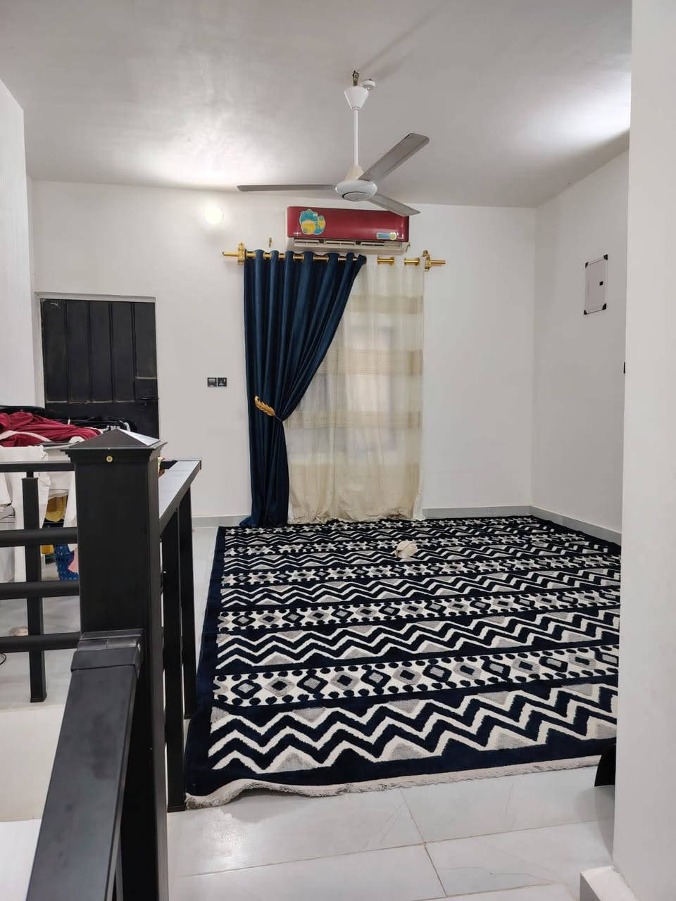 السلام عليكم
بيت للبيع خلفي طابقين بحي المعلمين بيت مرتب كلش مساحه 117واقع حال بطابو 105.الاطابق الاول دوانيه وصاله وهول ومطبخ وصحيات الطابق الثاني غرفتين وصاله وصحيات وسطح شغل درجة أولى  توه مرمم البيت 2025دربونه متر و40 مداور ثاني يوم كافه الخدمات موفره ماء مجاري شوارع كبار تبليط مدارس منطقة راقيه
صاحب البيت ‏‪***********‬‏
