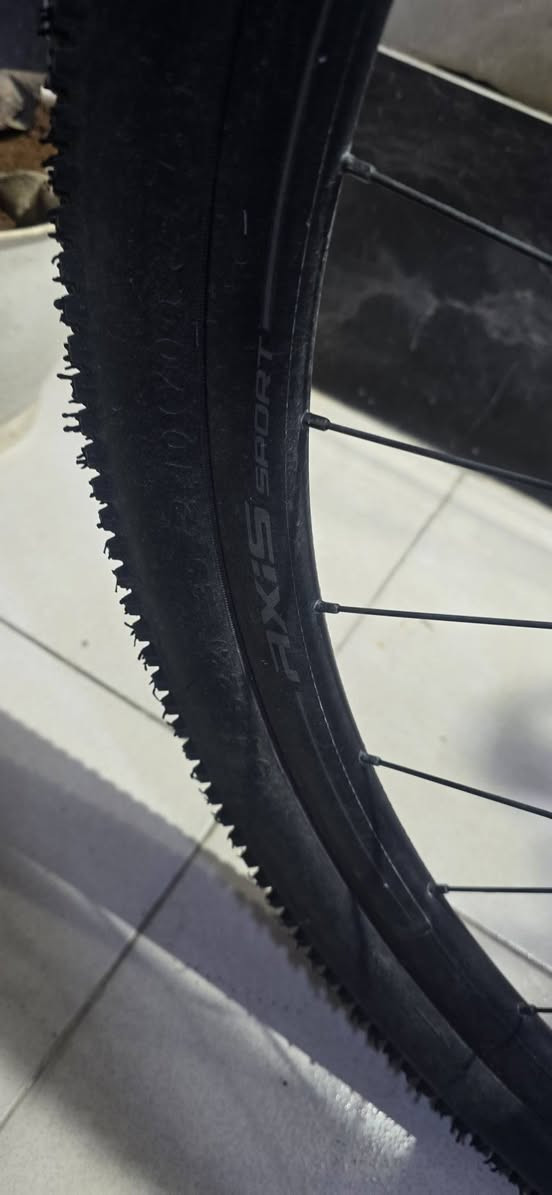 مرحبا بايسكل specialized crosstrail elite 2018  قياس ٢٩ لارج طبعا البايسكل جدا نظيف وكل قطعه بي ما بيه اي مشكله البايك تعرض لحادث وتسبب بعواج الفريم صلحته باب شيخ لحمته وحولت شكد ماكدر اعدله وهذا الي كدرت عليه طبعن باكي البايك كله سليم وياله وبطيخات ماركة اكسس تايارت كيندا سستم ٢×٩ slx بريك هيدروليك سستم مع شفترات البايك نقصه صونه سيم كير خلفي لان انجرحت و ذراع يسرا وسن صونده بريك خلفي فقط البايسكل  الله شاهد البايك خسرت بي هواي اني جان بقيته بس وزني شويه ثكيل واخاف يدك بيه الناقصه 😅فا لهذا اريد ابيعه بس البايك وديته يم صاحبي فحصه افتر بي كال اي مشكله ما بي هو شويه اضعف مني واذا لكيت فريم مرتب هم تكدر تشد غراضه عليه ... فا اريد ابيعه جوا نص سعره ب ٢٤٠الف وبي مجال بسيط رقمي *********** والمايعرف سعر هذا البايك رجا لا يضل يتفلسف وشكرا
