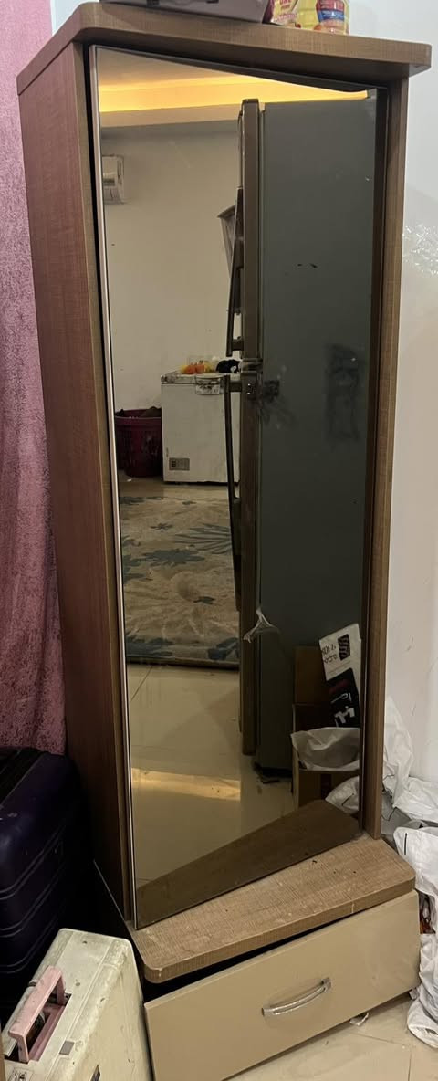 السلام عليكم عندي مجموعة غراض للبيع بغداد
ثلاجه

غرفة نوم تركيه ٨قطع

مرشحة طباخ

كنتور بناتي بابتين وياه سرير هديه

بنكة سقفيه عدد خمسه باناسونك

طباخ غازي

للاستفسار الاتصال على الرقم

***********
