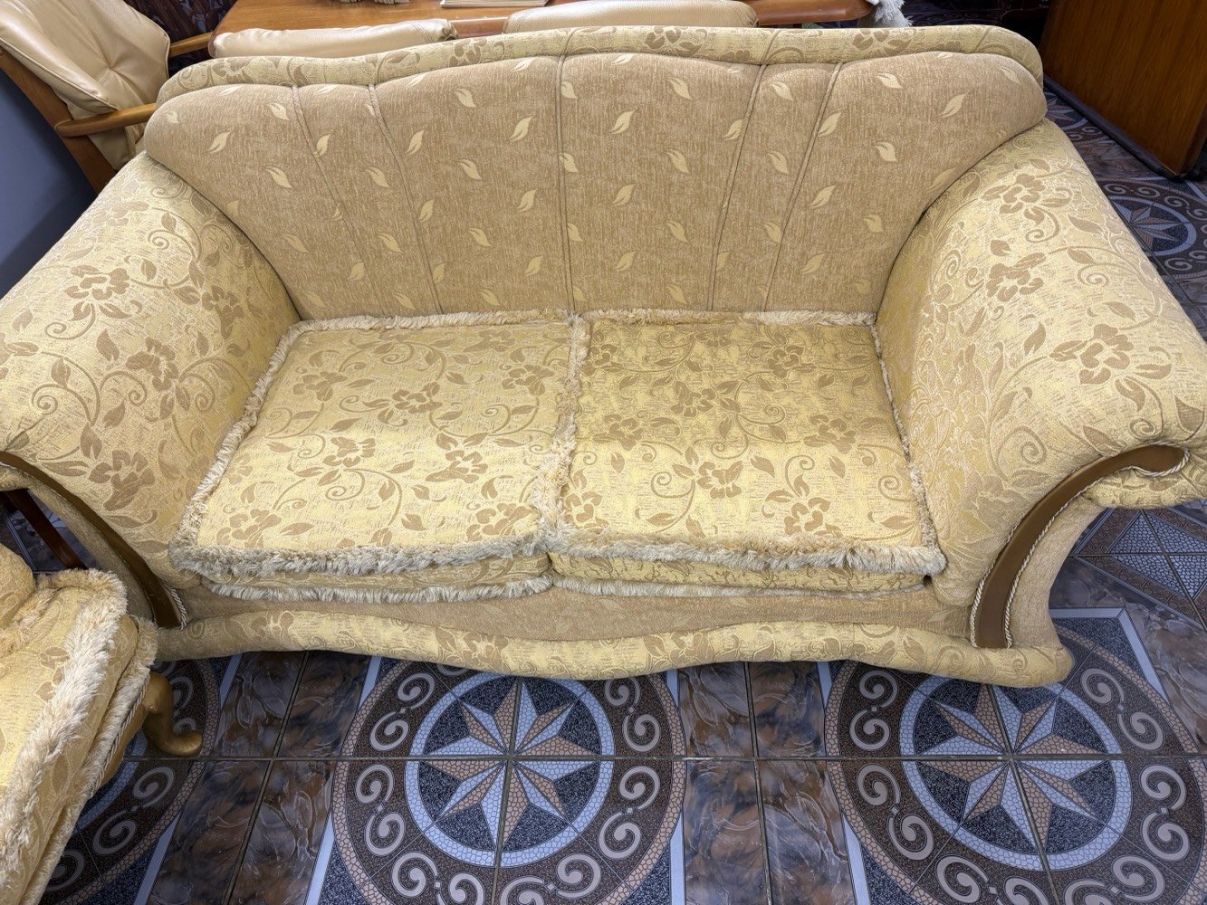 تخم 9 مقاعد جديد استخدام قليل مكاني بغداد العامرية