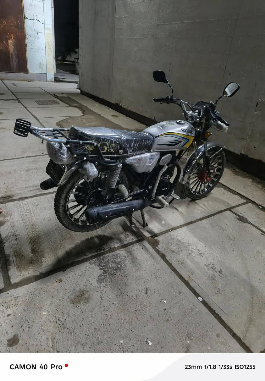 السلام عليكم
درجه 25 زيرو كامله بصمات عدد 2 سوياج عدد 2 
مكينه 200 لون يخبل 
850 وبيها مجال بسيط ورجئان المو شراي لا يعلق
مكاني صلاح الدين مجمع الدور 
***********
