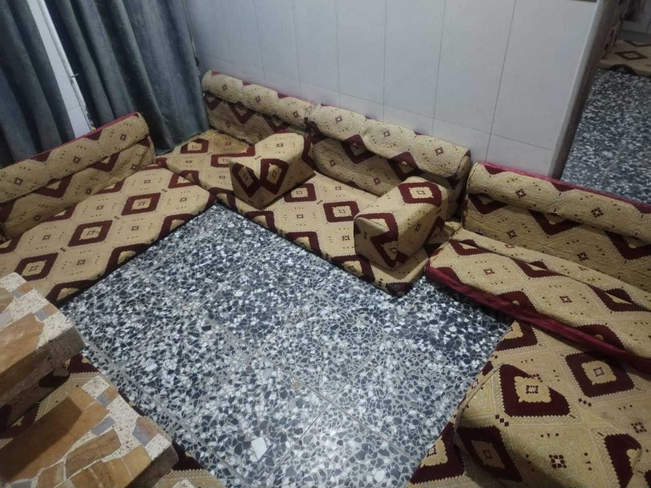 جلسه عربيه ٧ دواشك ١٤ متر سعرها ١٦٥ مكانها نجف حي ميسان مقابيل العسكري *********** بيه وتساب النجف, العراق
