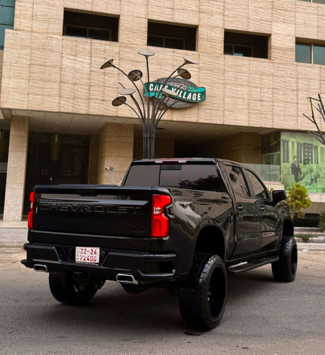 CHEVROLET SlLVERADO,K1500 RST,Z71
سعر حلو مميزه 289ورقه بي مجال 
سياره المهمات المستحيلة 🔥
النوع : سلفرادو  RST فول Z71 من القطع المحدوده في العراق تزويد شركه PRO COMP الامريكيه 
رقم شانصي  1GCUYEED1NZ143299
موديل : 2022‎
ماشية :69 mi
مكينه 8 سلندر  5.3 لتر 
بصمه ابواب 🫆
جنطة كهرباء🔌
تعديل صوت الاكزوز من الشركة رياضي كلش حلو 🔥
تشغيل عن بعد 🔔
كشنات تدفئه + تبريد 🧊🌨️
اناره بلبدي 💡🔦
اناره بلمري🔦
نقط عمياء بلمري✅
ليدات اماميه خلفيه
شاشة كبيره 🖥️
كامرتين خلفية
كامرات خمس من كل جانب محيطية✅
بلوجكتور زنون بلاد
تحكم ستيرن جهتين 
ستيرن هيتر 
سايد بريك دكمة ⚪️
صاجات 
نظام اطفاء
قطعتين تبريد 
باب طويله ✅
بدي قصير  مرغوب 🔥
اناره داخليه LED 
خمس الوان ممكن تتغير لون الاضاءة الداخلية
ساعه ديجتال بالشاشة 🔥
نظام خرائط ملاحة وكار بلي
رادار امامي وتحديد مسار
رادار خلفي ومنبه توقف اصطدام 
جامه خلفيه كهرباء ✅
السيارة جديدة جداً ومميزة من حيث الاضافات والمواصفات وبعد بيهه هواي مواصفات .
سيارا جاهز فحص هزه 100/100
عنوان سياره 📍اربيل 
📞الاتصال زين ***********
📞كورك +واتساب ***********
