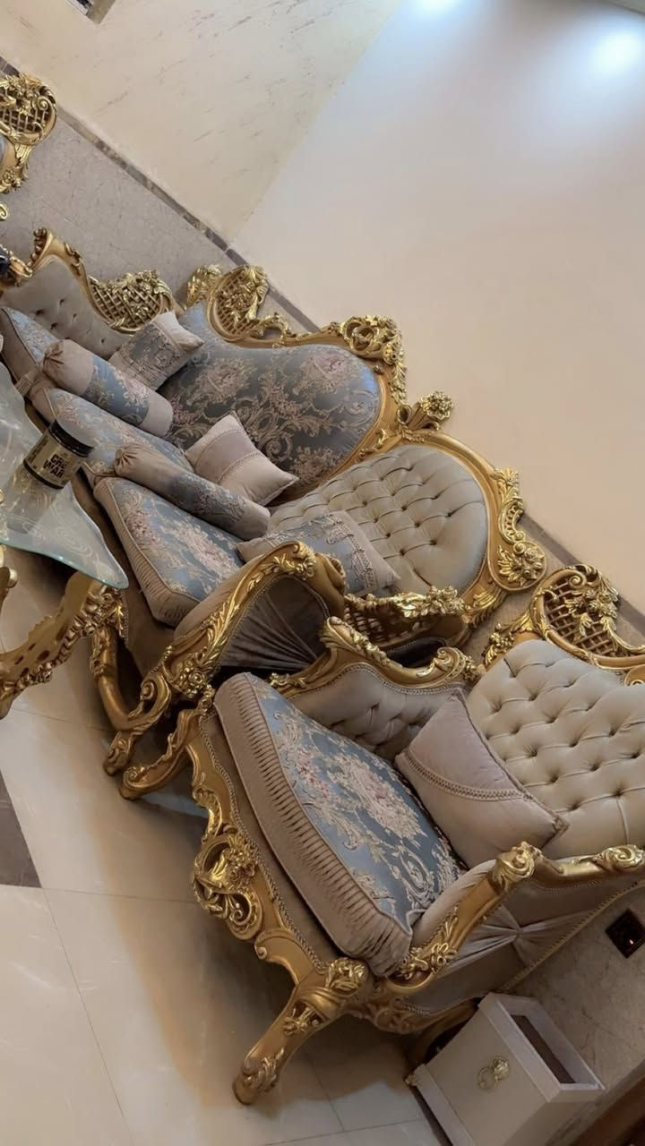 تخم خشب زان مصري ٤ كراسي وقنفتين ثلاثية يعني عشر مقاعد وطبلتين مع طبلة وسطية تخم ثكيل وبي تفاصيل ونظيف جداً للبيع مكاني بغداد تواصل خاص


**إذا كنت صاحب هذا الإعلان وتريد حذفه لأي سبب، رجاءا أرسل رسالة إلى الدعم الفني**