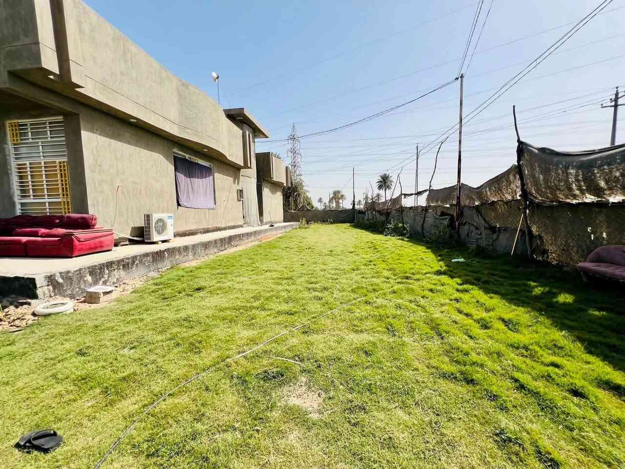 دار للبيع 
طابو زراعي سند 25
المساحه الكلية 1200
بل سند 700مع مكاتبه على المساحه متبقيه 
يحتوي على 
استقبال 4*9
مطبخ بارد 4*6
مطبخ بارد 3*3
هول كبير 16*4
هول صغير 4*6
غرف النوم الاولى 4*6 +حمام
غرف النوم الثانية 4*5
غرف النوم الثالثه 4*6
كهربائيات درجه اولى سعودي
مجاري درجه اولى سعودي
البيت مجهز بمنظومة كامرات 

عنوان 
حله—مركز المدينة — خلف معمل الغاز 
300متر عن شارع العام تبليط لباب البيت 
الوجه 52
النزال 25
السعر 250مليون

0780 473 1374
