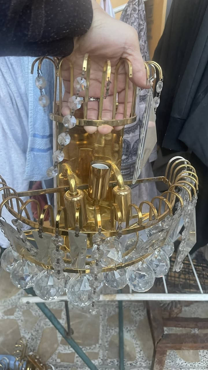 ثريات كرستال 2و4براكيتات للبيع للاستفسار اتصل واتس‭0773 421 5089‬

