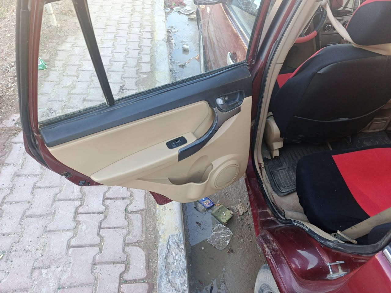 سلام عليكم من رخصة الادمن شيري تيكو موديل 2013بدي نظيف بيها خياسات خفيفه مكينه بيها تبخير كير كهربائي قبل 3 ايام بدلة عينه وصينيه جدد صدر نص عمر كهربائيات كلها شغاله رقم قادسيه جديد تحويل مباشر بسمنا السياره تحويل ثاني يوووم عارظها 45 وبيها مجال بسيط للشراي مكاني بغداد الحسينيه مال راشديه للتواصل ***********
