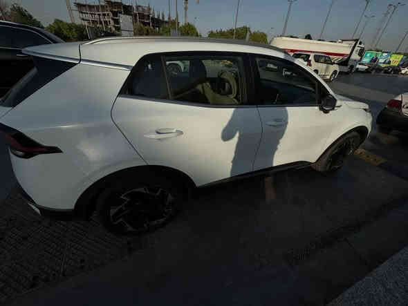 سبورتج 2022 نص فول 
سيارة كلش نظيفة 
ماشية 43 الف خليجي سيارة 
***********☎️
رقم بغداد باسمي 
بيها جاملغ صبغ ومكانين بارد
موضحات بالسونار 
بدون حادث بدون اي دواخل
سعر 193$ بيها مجال قليل 
مكان سيارة بغداد الكرادة ساحه الواثق
