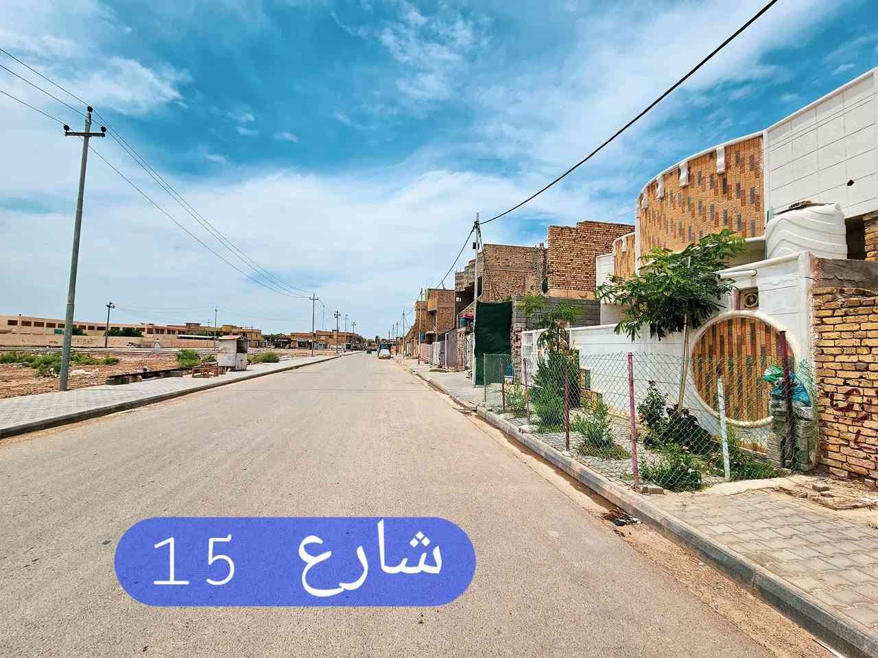 السلام عليكم 
دار ٢٠٠م للبيع 
في الكوت المربع الذهبي زين القوس طابو صرف 
امام شارع ١٥ م وامام اكبر الساحات في المنطقه وايضا  بقرب  اربع مدارس ابتدائيه ومتوسطه واعداديه اتصال فقط ***********
